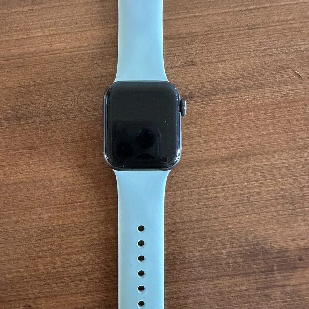 Apple Watch Series 5 Space Gray Aluminum Case 40mm